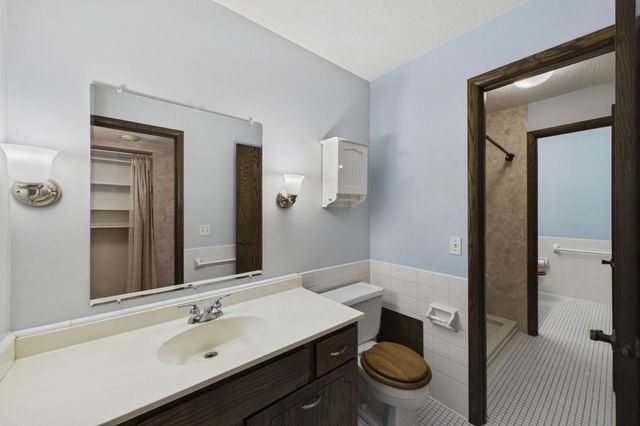 260 Westview Drive 303, West Saint Paul, MN 55118