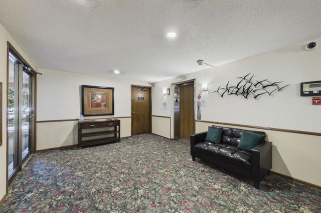 260 Westview Drive 303, West Saint Paul, MN 55118