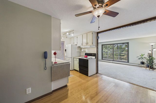 260 Westview Drive 303, West Saint Paul, MN 55118
