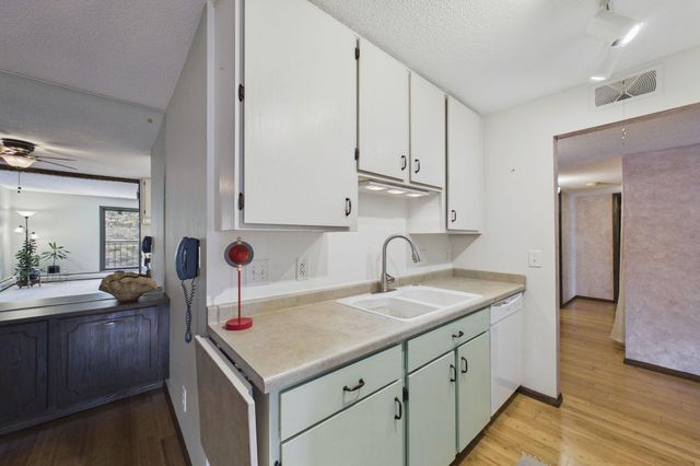 260 Westview Drive 303, West Saint Paul, MN 55118
