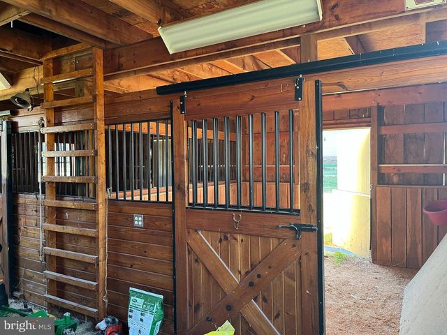 37030 N FORK RD, Purcellville, VA 20132