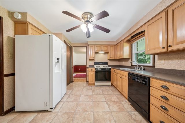 9261 Douglas Fir Dr, Plum Boro, PA 15239