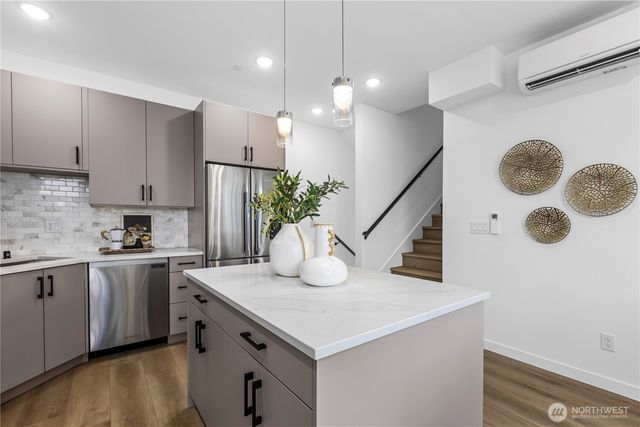 6546 D Latona Avenue NE, Seattle, WA 98115