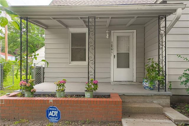 1801 S Broadway Street, Leavenworth, KS 66048