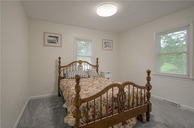 1801 S Broadway Street, Leavenworth, KS 66048