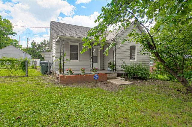 1801 S Broadway Street, Leavenworth, KS 66048