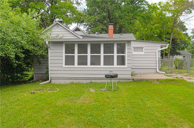1801 S Broadway Street, Leavenworth, KS 66048