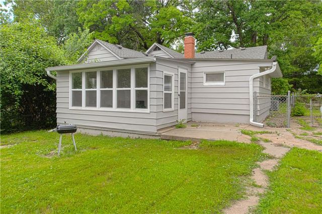 1801 S Broadway Street, Leavenworth, KS 66048