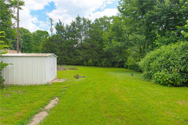 1801 S Broadway Street, Leavenworth, KS 66048