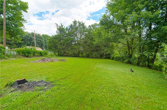 1801 S Broadway Street, Leavenworth, KS 66048