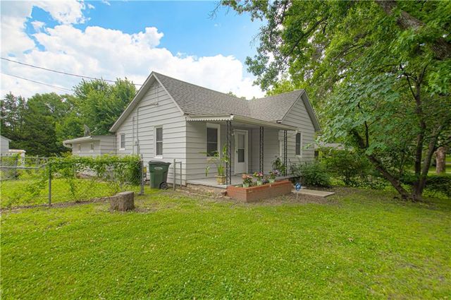 1801 S Broadway Street, Leavenworth, KS 66048