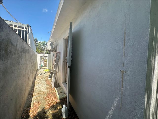 Hebreos St 397 VILLA CRISTIANA COMM., Loiza, PR 00772