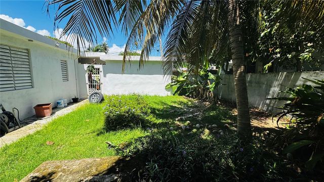 Hebreos St 397 VILLA CRISTIANA COMM., Loiza, PR 00772