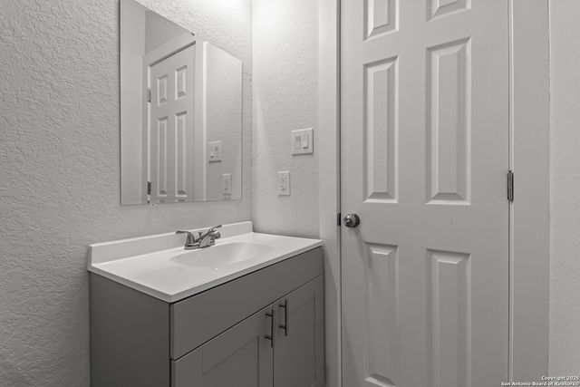 117 Magendie, San Antonio, TX 78210