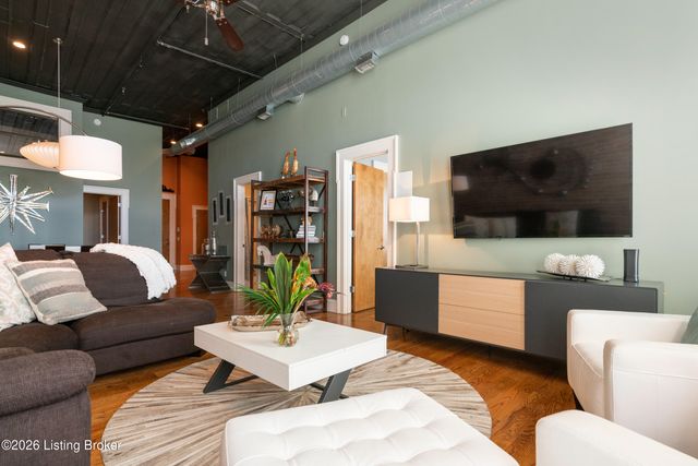 415 E Market St 201, Louisville, KY 40202