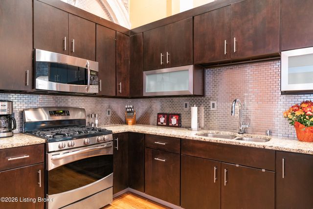 415 E Market St 201, Louisville, KY 40202