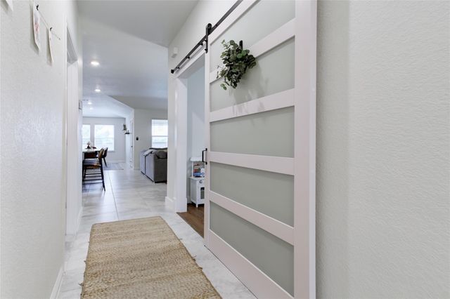 114 Creek Hollow DR, Hutto, TX 78634
