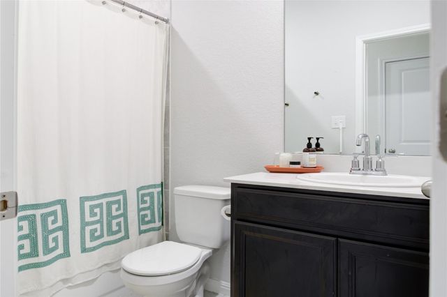 114 Creek Hollow DR, Hutto, TX 78634