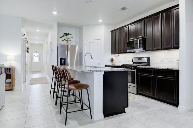 114 Creek Hollow DR, Hutto, TX 78634