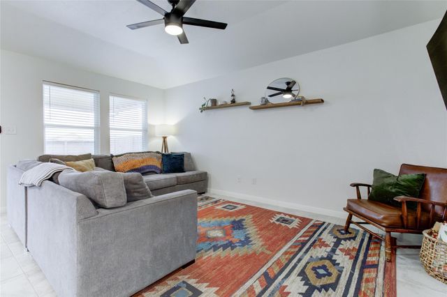 114 Creek Hollow DR, Hutto, TX 78634