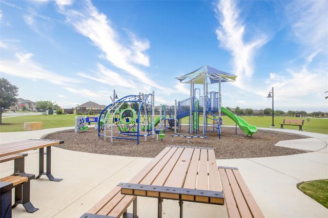 114 Creek Hollow DR, Hutto, TX 78634