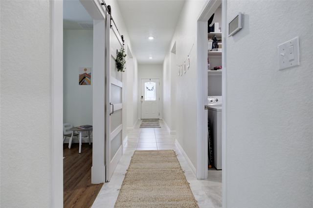 114 Creek Hollow DR, Hutto, TX 78634