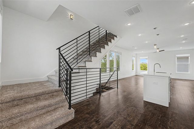 644 SW B Street, Bentonville, AR 72712
