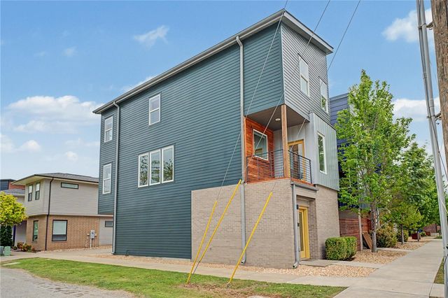 644 SW B Street, Bentonville, AR 72712
