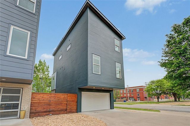 644 SW B Street, Bentonville, AR 72712