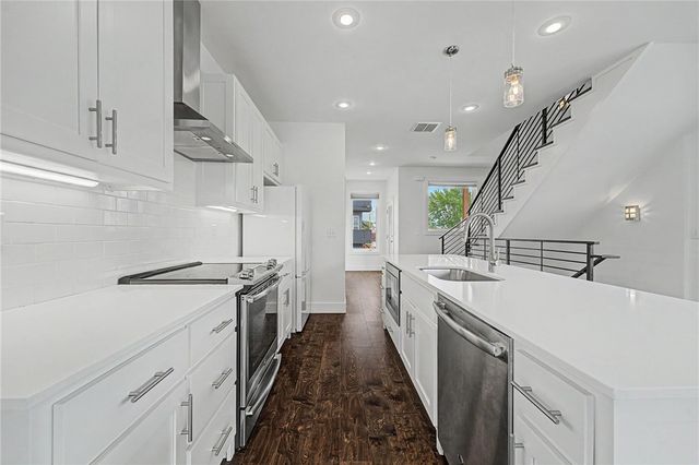644 SW B Street, Bentonville, AR 72712