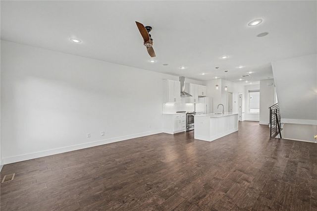 644 SW B Street, Bentonville, AR 72712