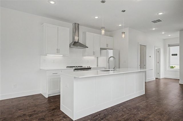 644 SW B Street, Bentonville, AR 72712