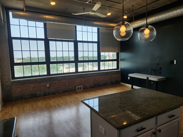 3963 W Belmont Avenue 422, Chicago, IL 60618