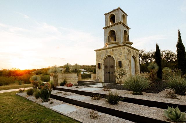 402 Sweet Grass LN, Austin, TX 78738