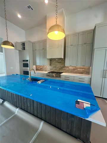 402 Sweet Grass LN, Austin, TX 78738