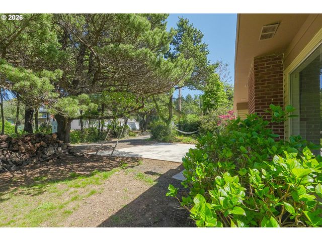 2835 Sw BREAKERS Dr, Waldport, OR 97394