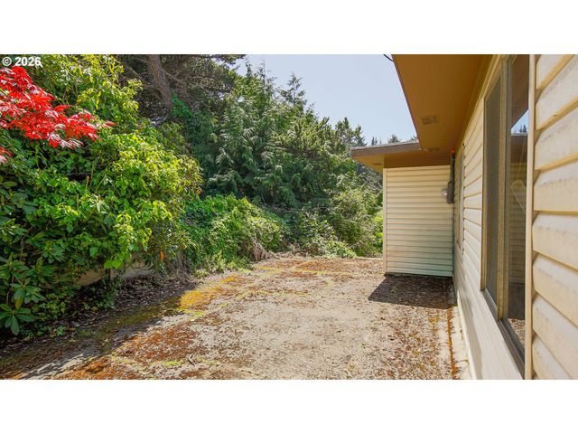 2835 Sw BREAKERS Dr, Waldport, OR 97394
