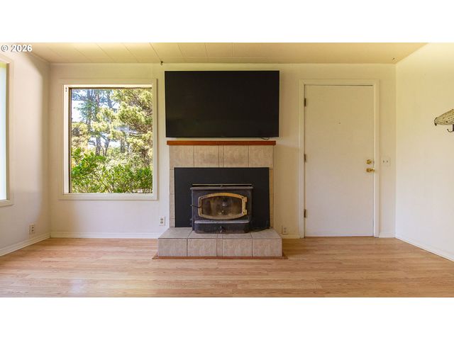 2835 Sw BREAKERS Dr, Waldport, OR 97394