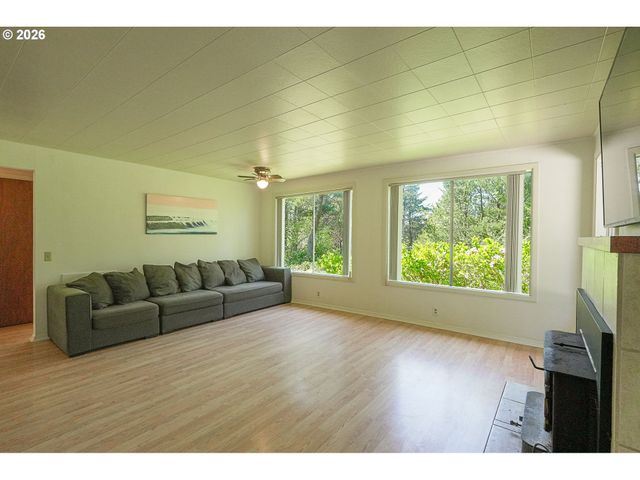 2835 Sw BREAKERS Dr, Waldport, OR 97394