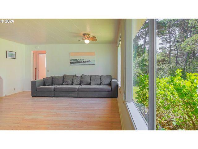 2835 Sw BREAKERS Dr, Waldport, OR 97394