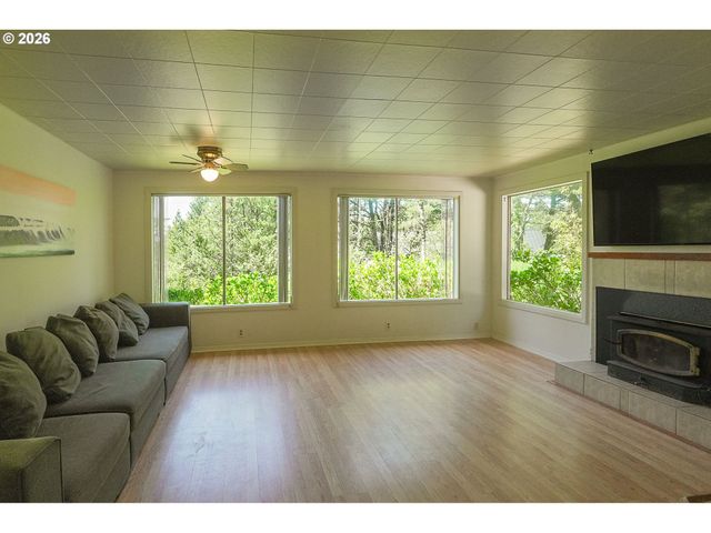 2835 Sw BREAKERS Dr, Waldport, OR 97394