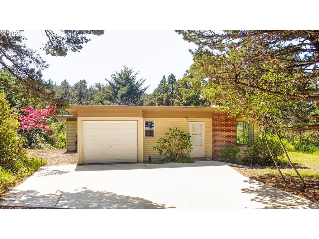 2835 Sw BREAKERS Dr, Waldport, OR 97394