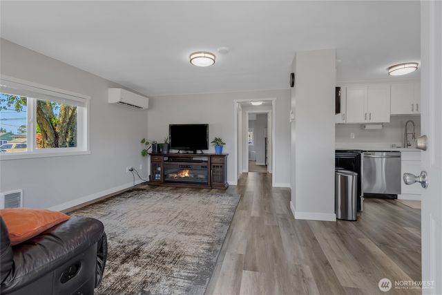 1403 E 64th Street, Tacoma, WA 98404