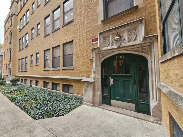 7203 S Yates Boulevard 1A, Chicago, IL 60649
