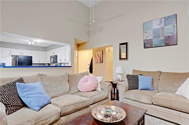 13825 W 58th Terrace 6, Shawnee, KS 66216