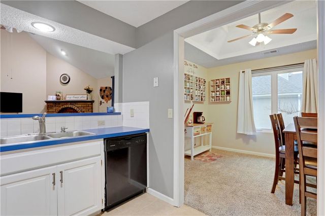 13825 W 58th Terrace 6, Shawnee, KS 66216