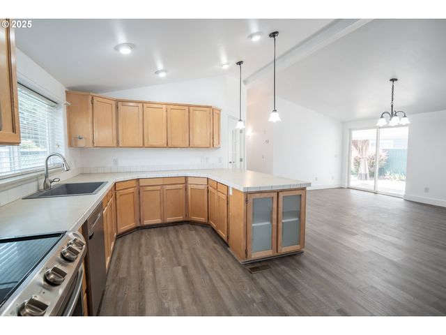 5318 BRIDGEWATER Dr, Eugene, OR 97402