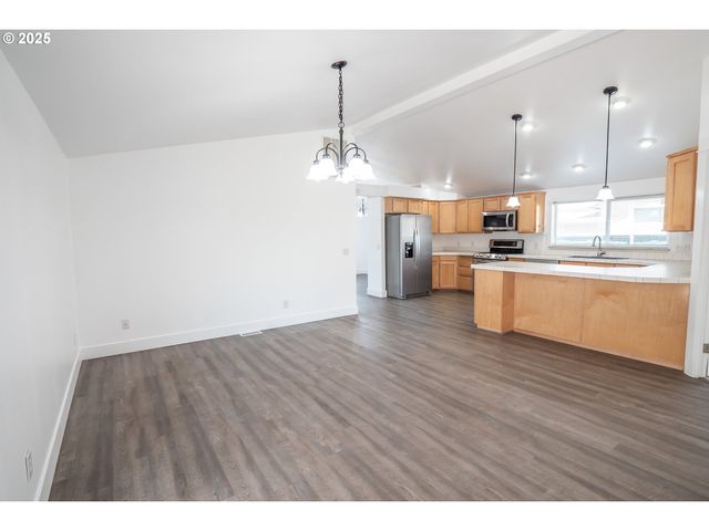 5318 BRIDGEWATER Dr, Eugene, OR 97402