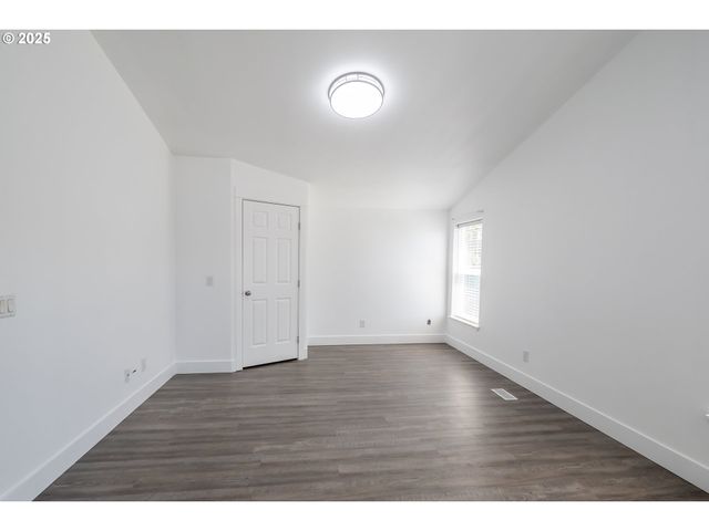 5318 BRIDGEWATER Dr, Eugene, OR 97402