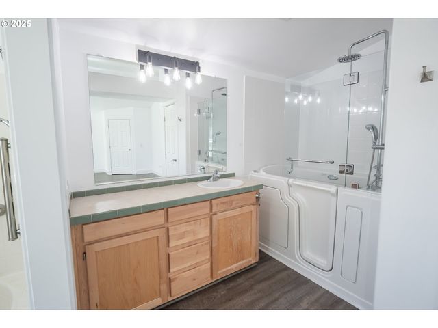 5318 BRIDGEWATER Dr, Eugene, OR 97402